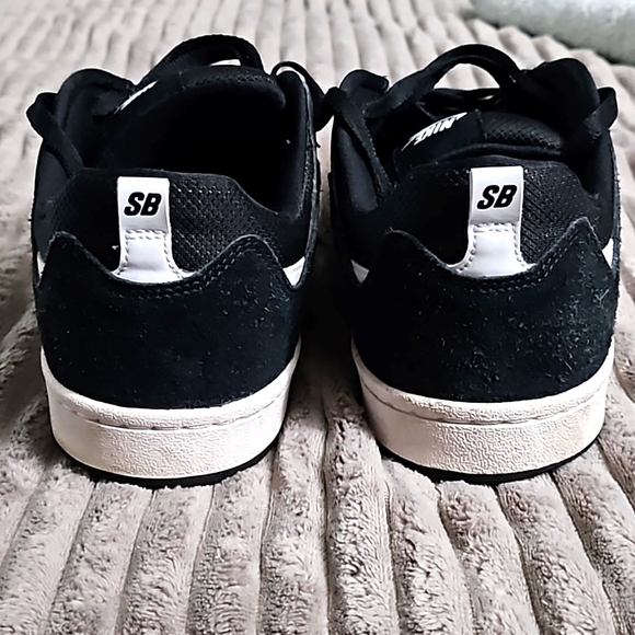 Mens Nike SB's, Size 11 Black & White - Picture 3 of 5